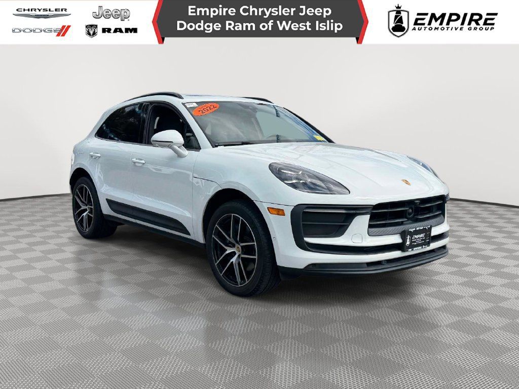 Used 2022 Porsche Macan AWD/4WD image 1