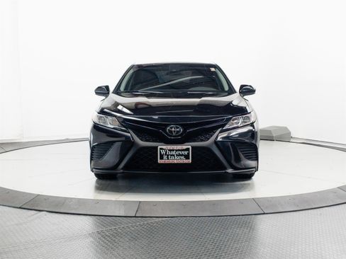 Used 2019 Toyota Camry SE FWD image 2