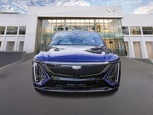 Used 2026 Cadillac Lyriq Signature Sport RWD image 2