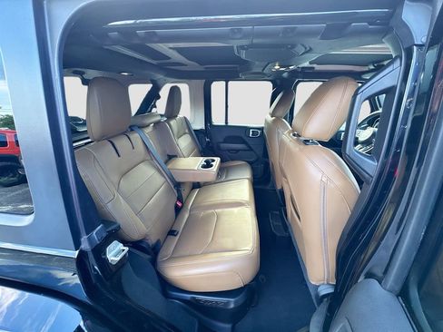 Used 2022 Jeep Wrangler Unlimited Sahara w/ Cold Weather Group AWD/4WD image 32
