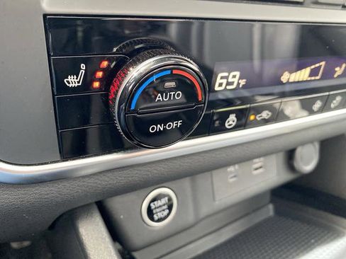 Used 2023 Nissan Rogue SV w/ SV Premium B Package image 12