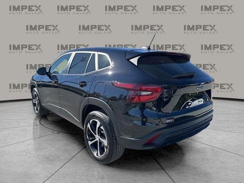 Used 2024 Chevrolet Trax RS w/ Driver Confidence Package image 3