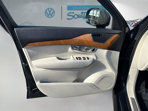 Used 2021 Volvo XC90 T6 Momentum w/ Advanced Package image 20