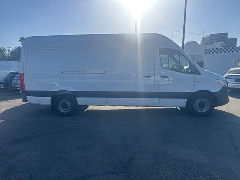 Used 2024 Mercedes-Benz eSprinter 170 Cargo image 4