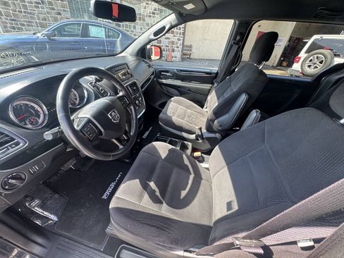 Used 2014 Dodge Grand Caravan SE FWD image 24
