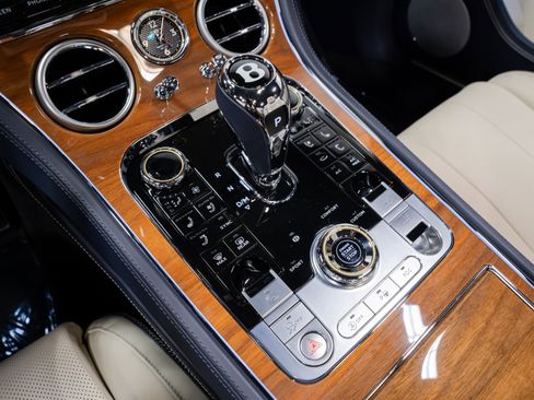 Used 2024 Bentley Continental GT V8 AWD/4WD image 64