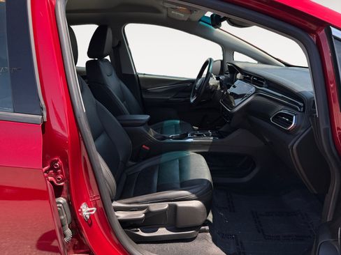 Used 2023 Chevrolet Bolt LT w/ Infotainment Package FWD image 19