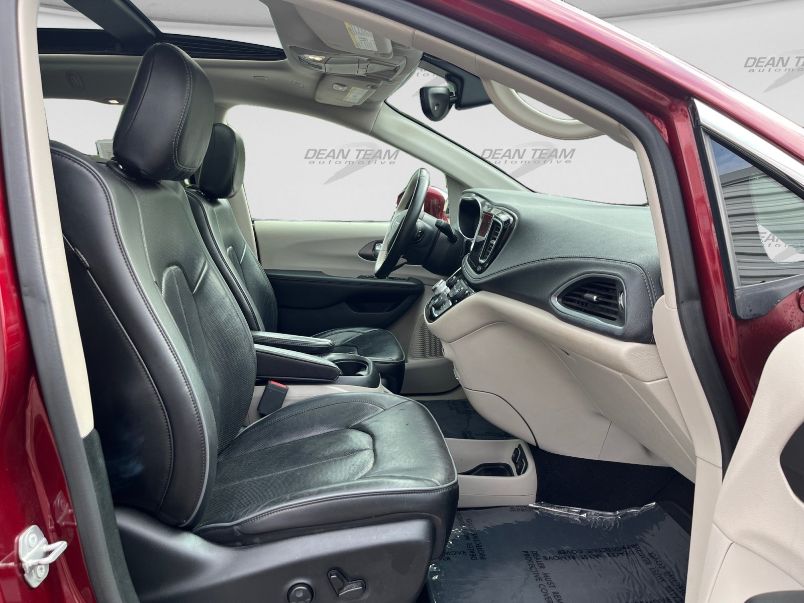 Used 2018 Chrysler Pacifica Limited w/ Tire & Wheel Group FWD image 17