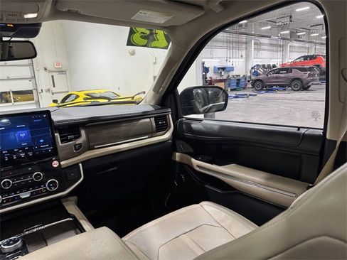 Used 2023 Ford Expedition Max Limited image 17