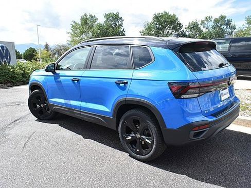 New 2025 Volkswagen Taos SE image 4