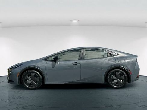 Used 2024 Toyota Prius LE FWD image 3