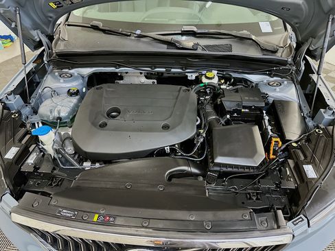 Used 2023 Volvo XC40 B5 Plus w/ Protection Package Premier image 36