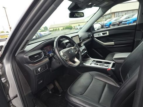 Used 2021 Ford Explorer Limited w/ Equipment Group 301A AWD/4WD image 17