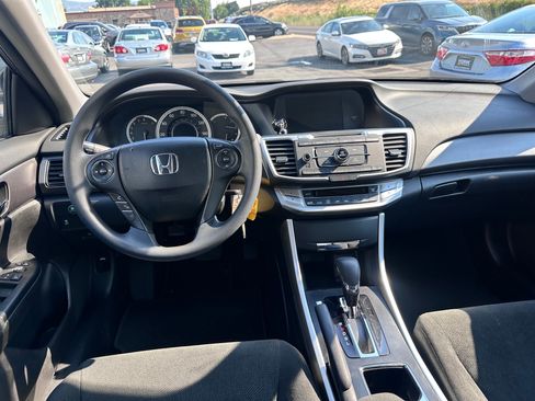 Used 2013 Honda Accord LX image 7