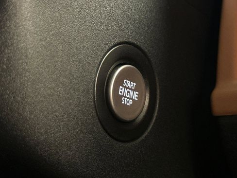 New 2025 Volkswagen ID. Buzz Pro S image 22