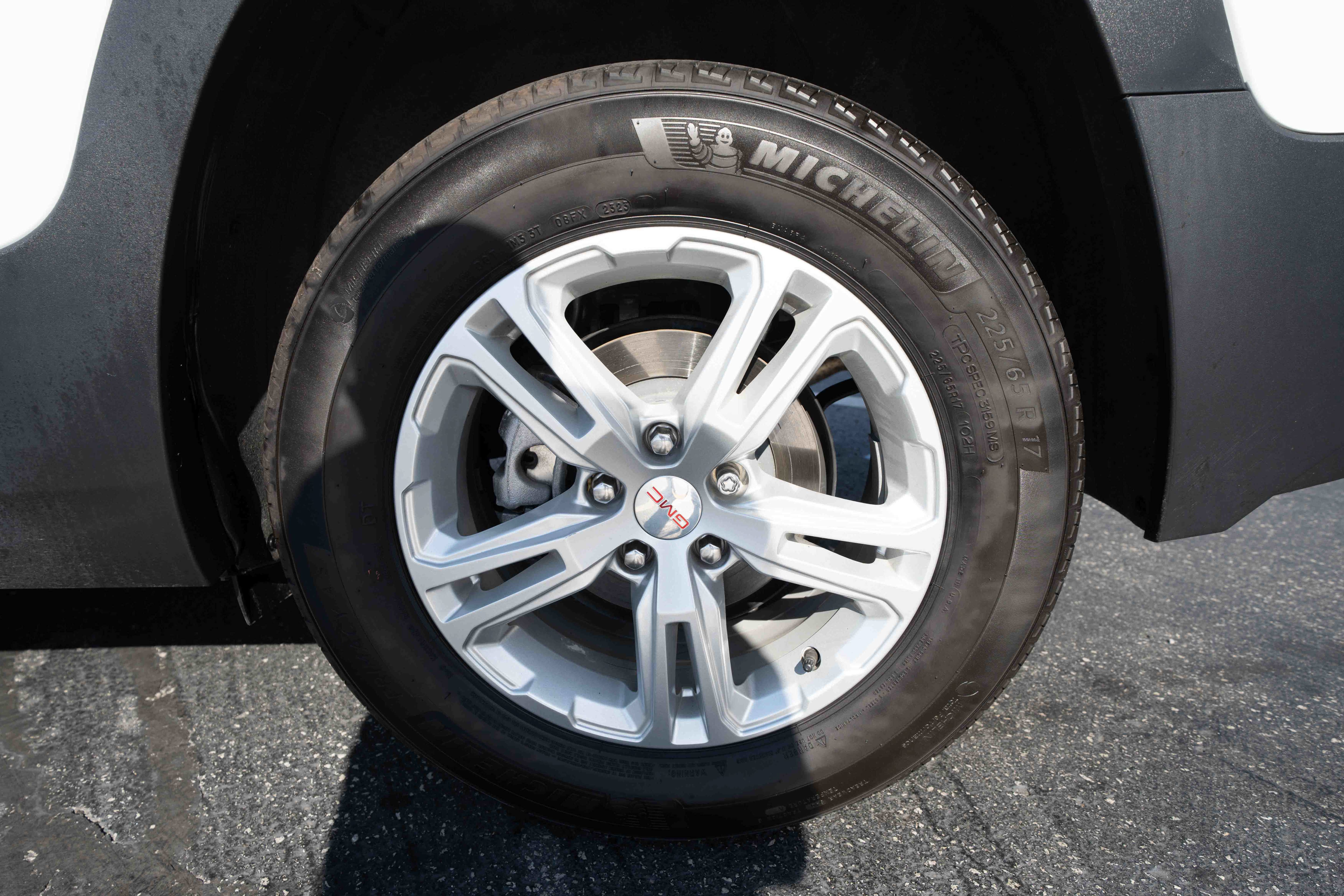 Used 2024 GMC Terrain SLE w/ Driver Convenience Package FWD image 29