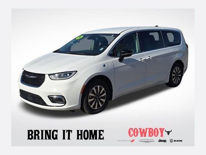 Used 2024 Chrysler Pacifica Select