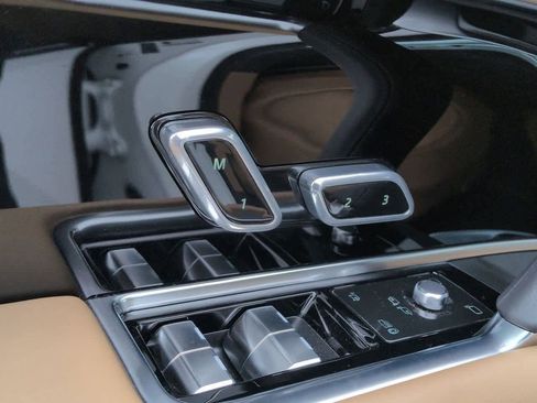 New 2026 Land Rover Range Rover Long Wheelbase SE image 14