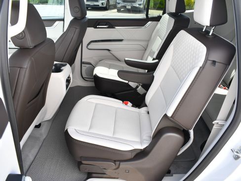 Used 2024 GMC Acadia Denali w/ Super Cruise Package image 24