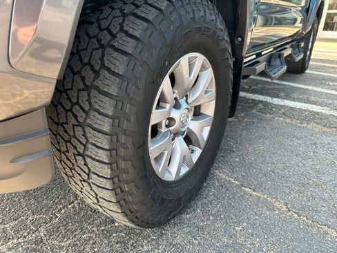 Used 2018 Toyota Tacoma SR5 image 9