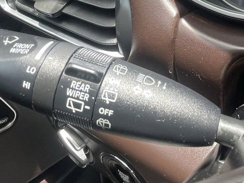 Used 2019 Maserati Levante GranLusso image 21