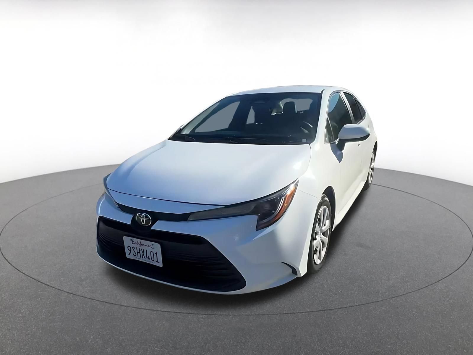Used 2025 Toyota Corolla LE FWD image 6