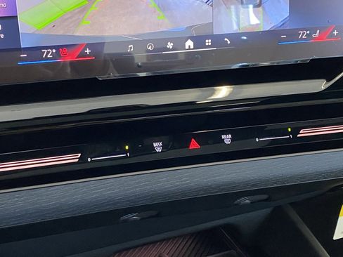 Used 2025 BMW 530i xDrive w/ M Sport Package image 18