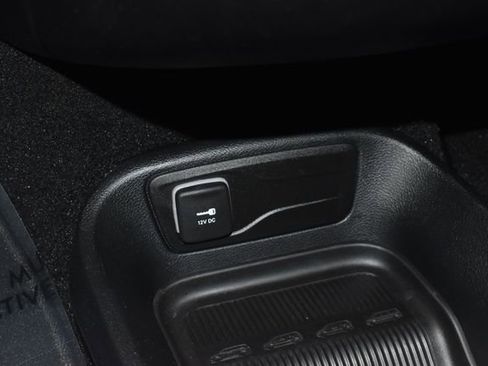 Certified 2025 Chrysler Pacifica Select image 21