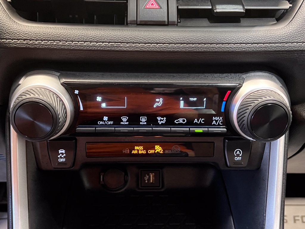 Used 2025 Toyota RAV4 LE AWD/4WD image 26