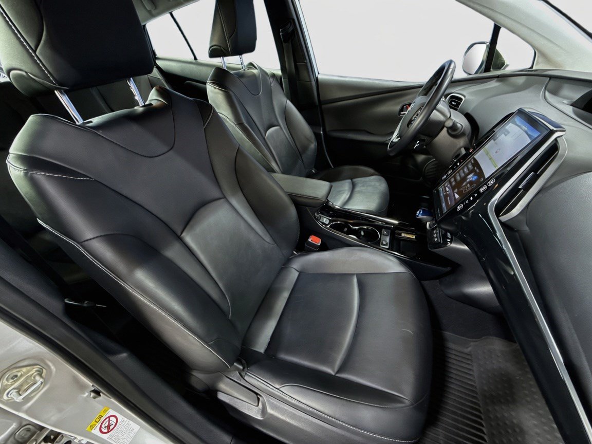 Used 2022 Toyota Prius Prime XLE FWD image 16