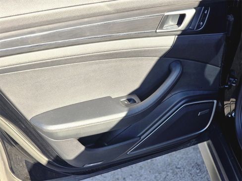 Used 2023 Porsche Panamera Platinum Edition image 10