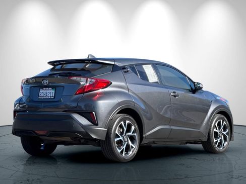 Used 2018 Toyota C-HR XLE FWD image 4