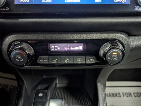 Used 2021 Nissan Kicks SR FWD image 8