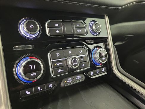 Used 2022 GMC Yukon XL Denali w/ Denali Premium Package image 29