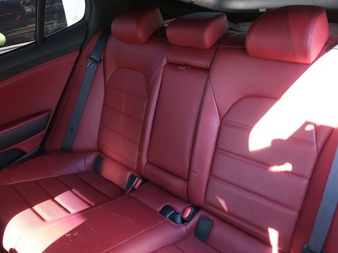 Used 2018 Kia Stinger GT2 image 21