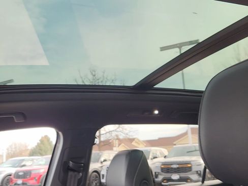 Used 2024 Volkswagen Tiguan SE R-Line image 23