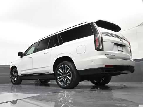 Certified 2024 Cadillac Escalade ESV Sport Platinum w/ Heavy-Duty Trailer Package AWD/4WD image 22