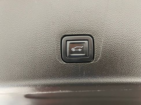 Used 2023 Chevrolet Traverse LT image 31