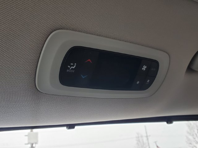 Used 2024 Chrysler Pacifica Touring-L FWD image 25