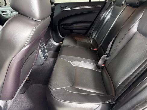 Used 2019 Chrysler 300 Limited RWD image 19
