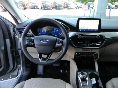 Used 2022 Ford Escape Titanium w/ Class II Trailer Tow Package AWD/4WD image 17