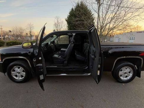 Used 2010 Chevrolet Silverado 1500 LTZ w/ Z71 Appearance Package image 21