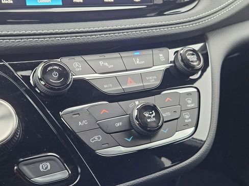 New 2026 Chrysler Pacifica Select image 24