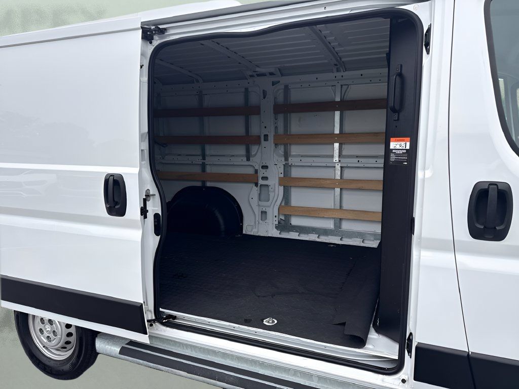 Used 2025 RAM ProMaster 2500 w/ U-Haul Equipment Group FWD image 21