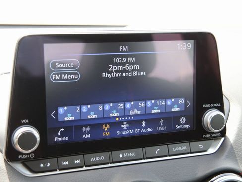 New 2025 Nissan Sentra SR image 3