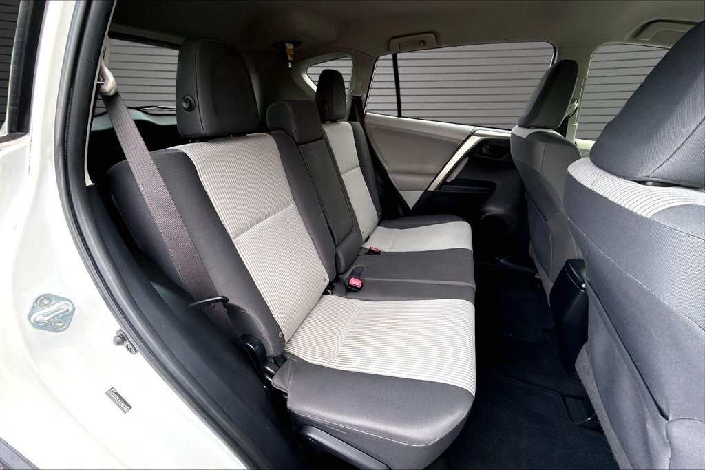 Used 2013 Toyota RAV4 LE FWD image 29