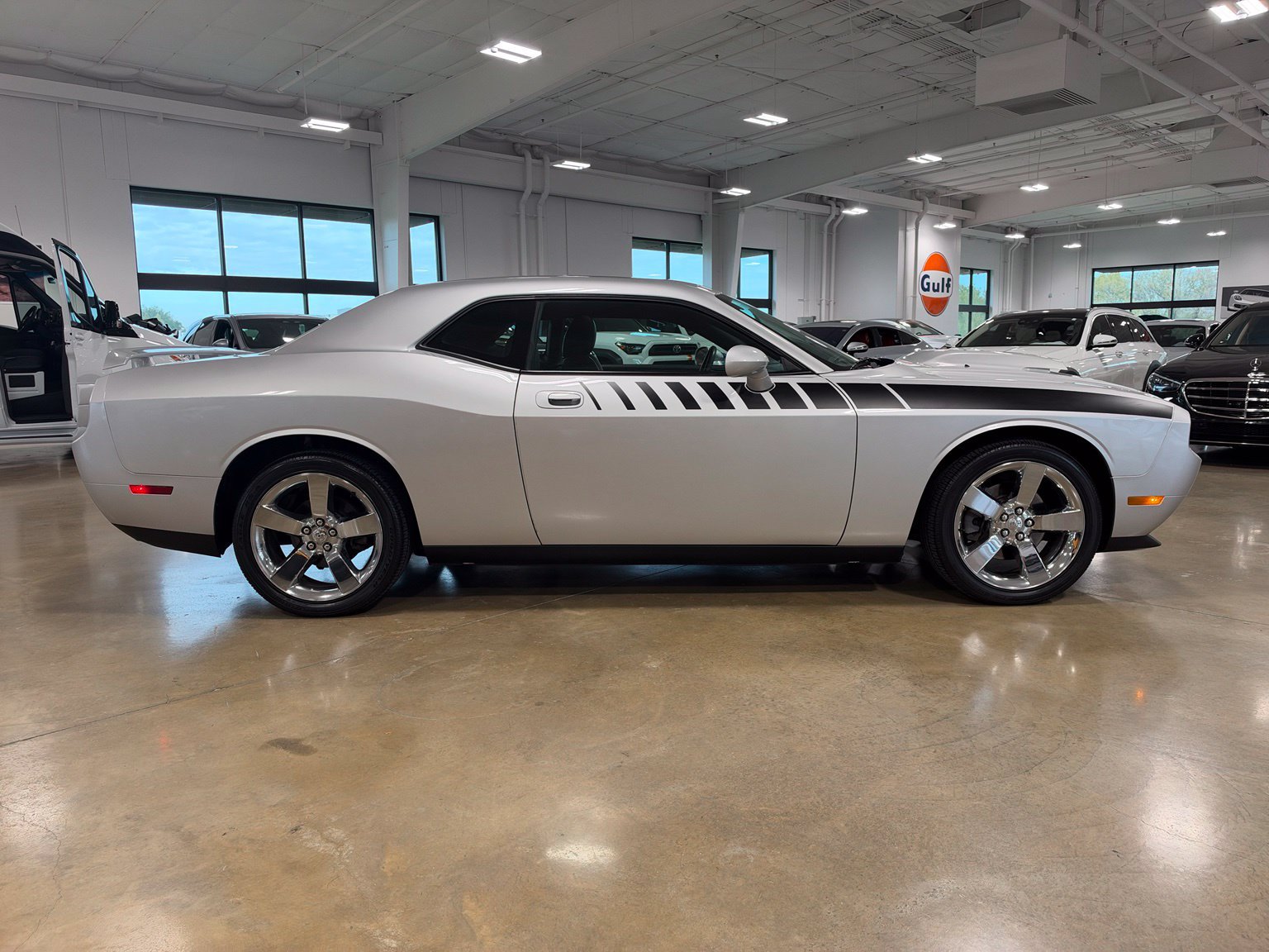 Used 2010 Dodge Challenger R/T RWD image 10