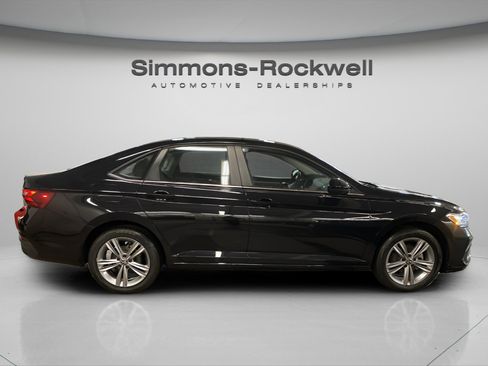 Used 2024 Volkswagen Jetta SE image 4