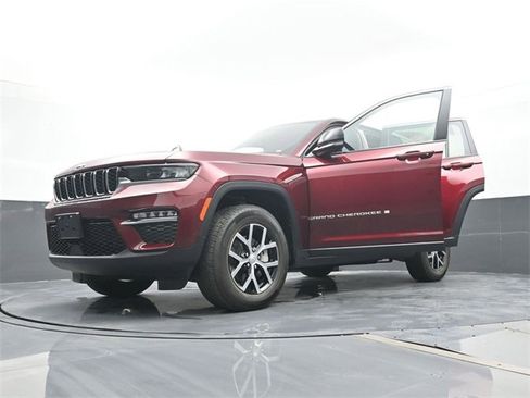 Used 2024 Jeep Grand Cherokee Limited w/ Trailer Tow Package image 29
