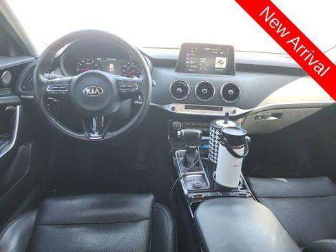 Used 2018 Kia Stinger Premium image 11